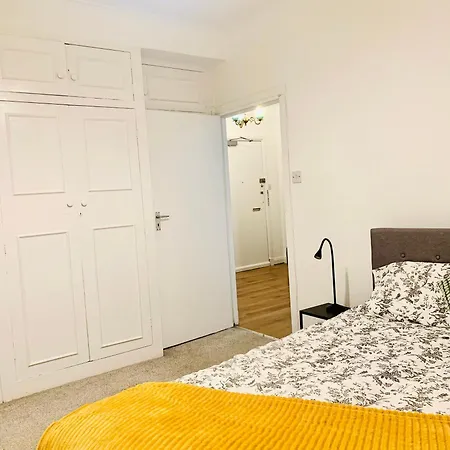 Cosy 2 Bedroom Apartment In Swiss Cottage. Londres Exterior foto