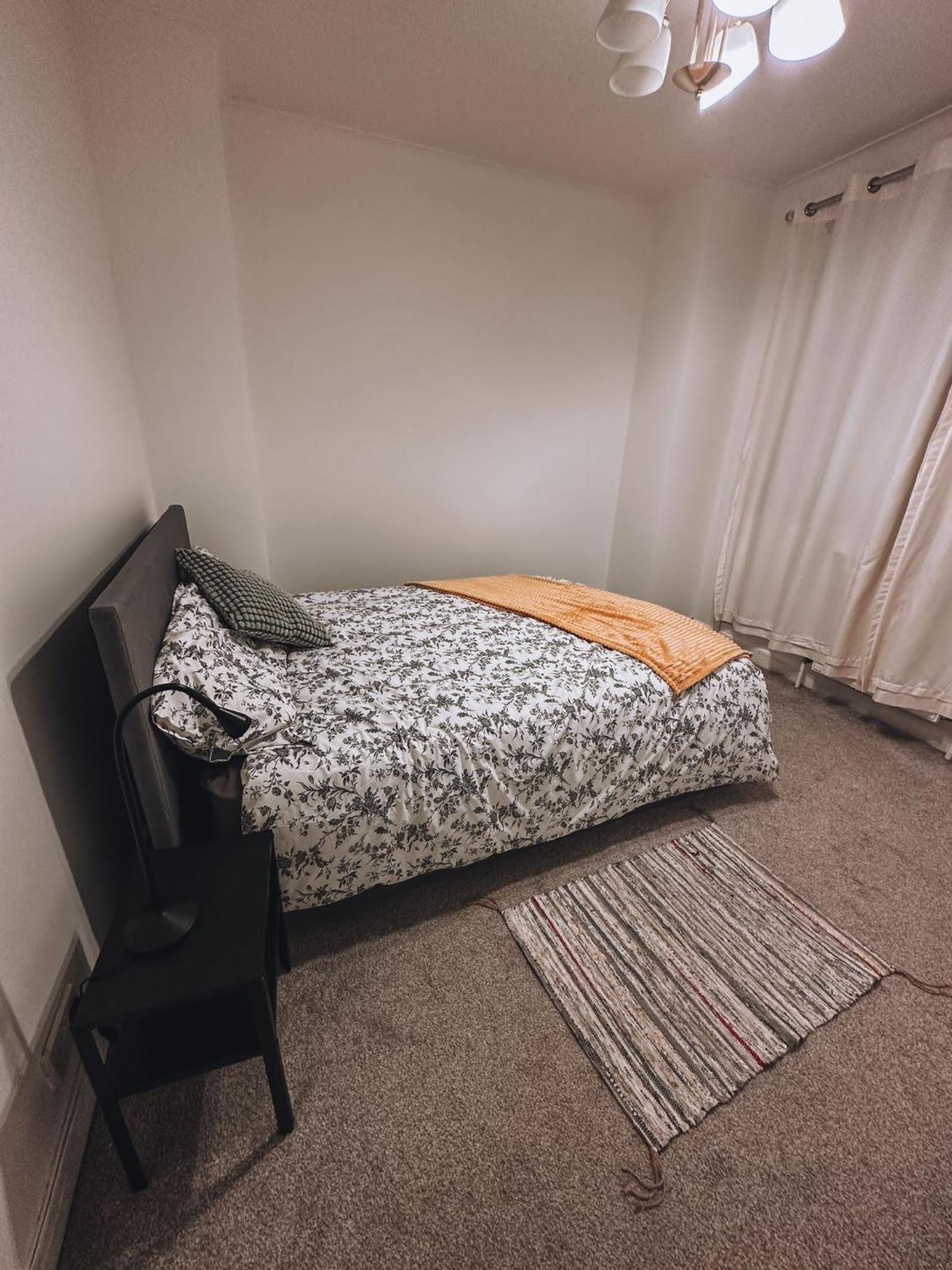 Cosy 2 Bedroom In Swiss Cottage. Apartamento