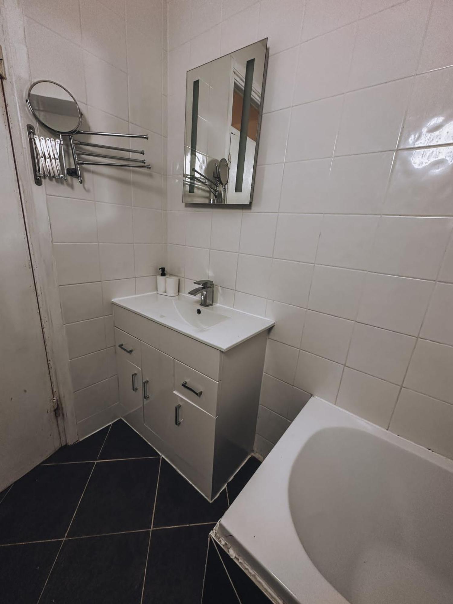 Cosy 2 Bedroom In Swiss Cottage. Apartamento Londres