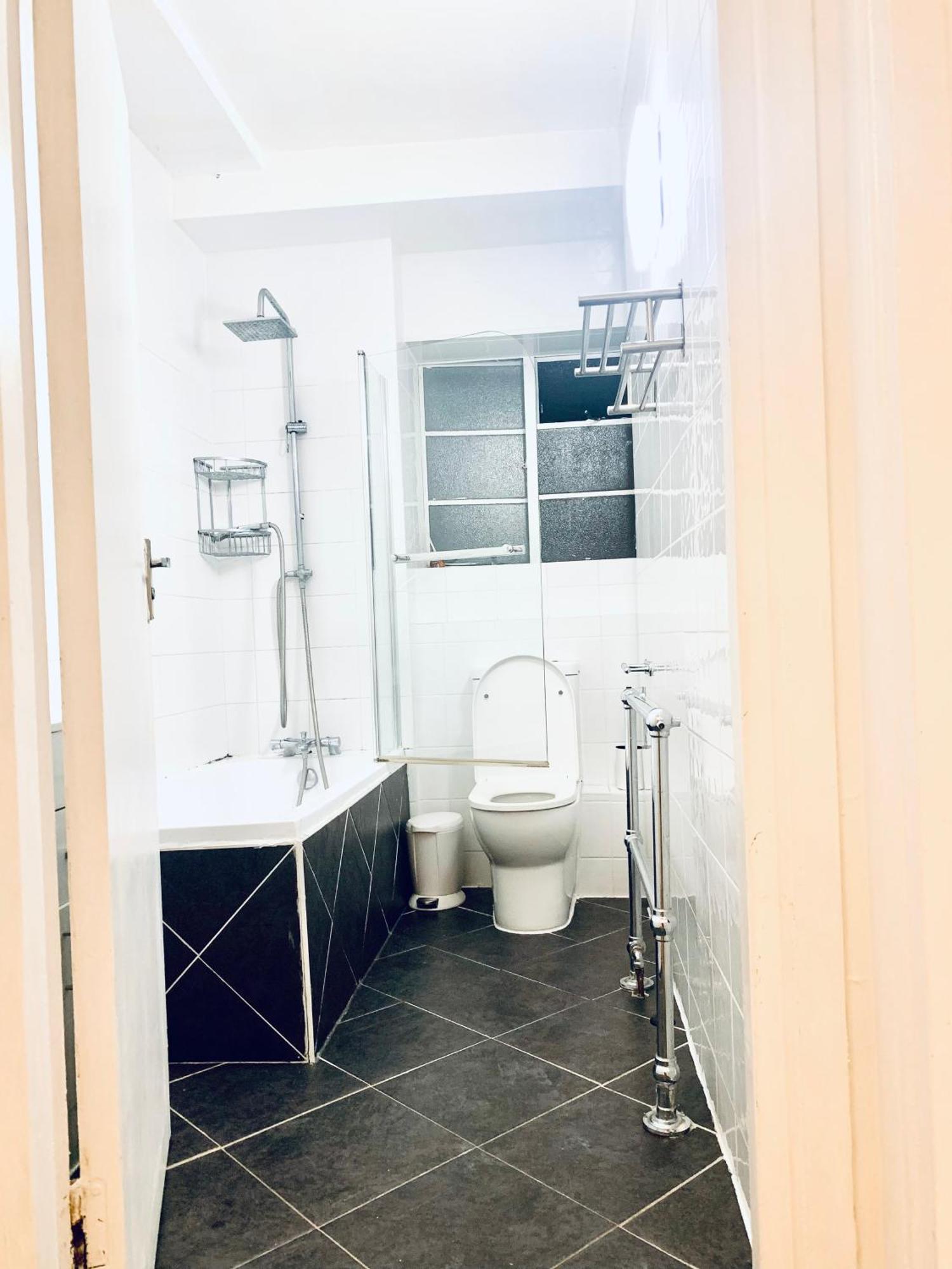 Cosy 2 Bedroom In Swiss Cottage. * Londres
